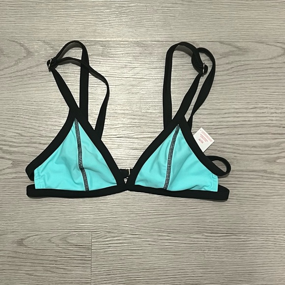 XHILARATION - women’s bikini top, size XS, worn once and in great condition - Picture 2 of 4